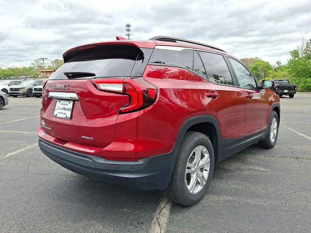 Used 2022 Cayenne Red Tintcoat GMC SLE image 6