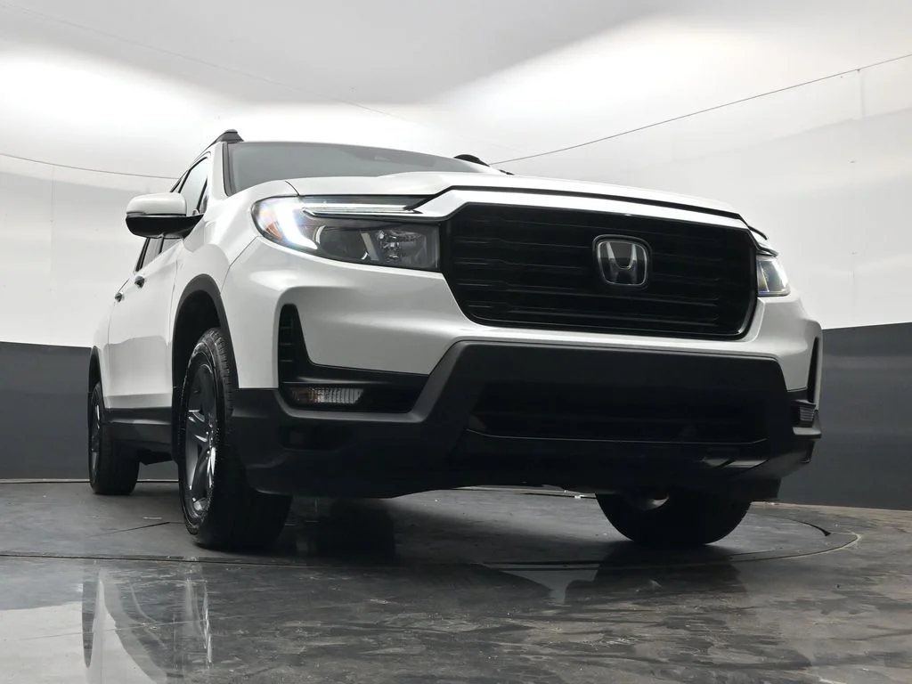Certified Used 2023 Platinum White Pearl Honda RTL-E image 30