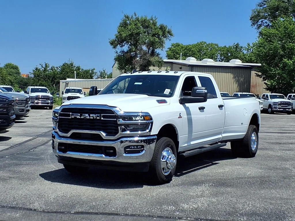 New 2026 Bright White Clear-Coat Exterior Paint RAM Tradesman image 2
