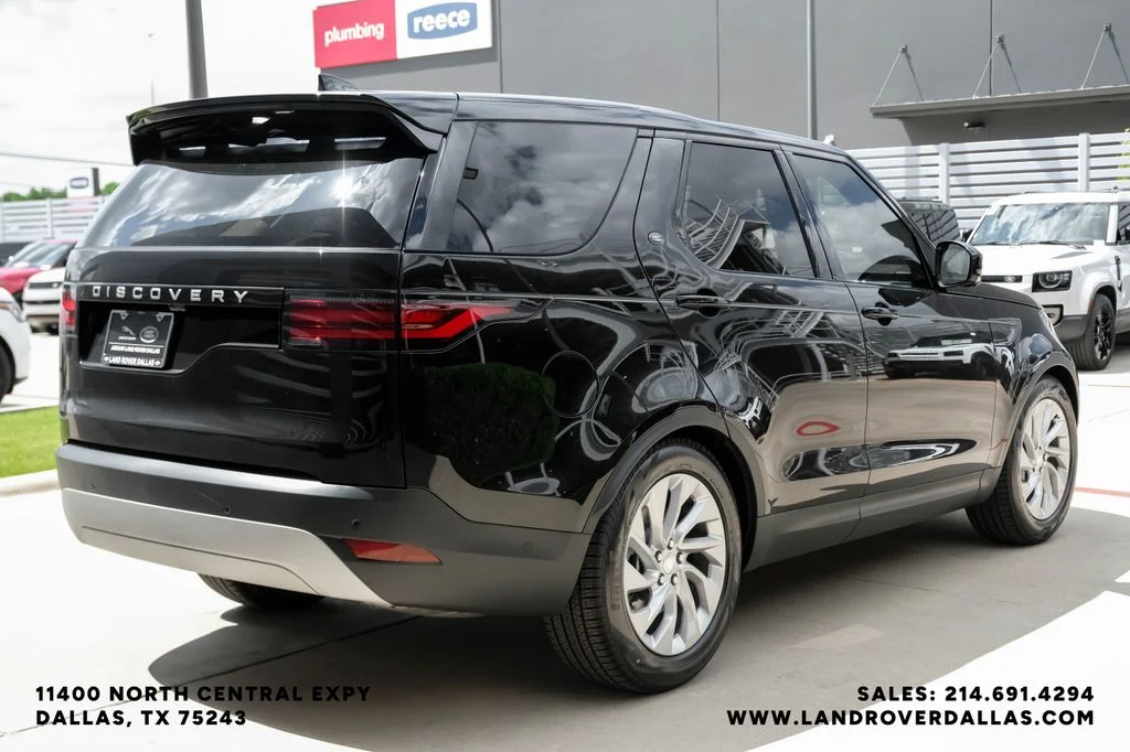 New 2026 Santorini Black Metallic Land Rover S image 7