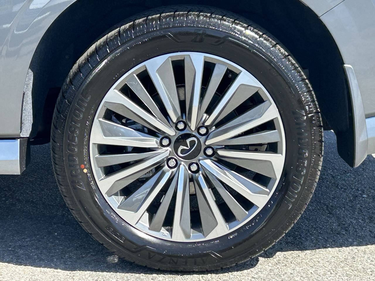 New 2027 DYNAMIC METAL INFINITI LUXE image 7