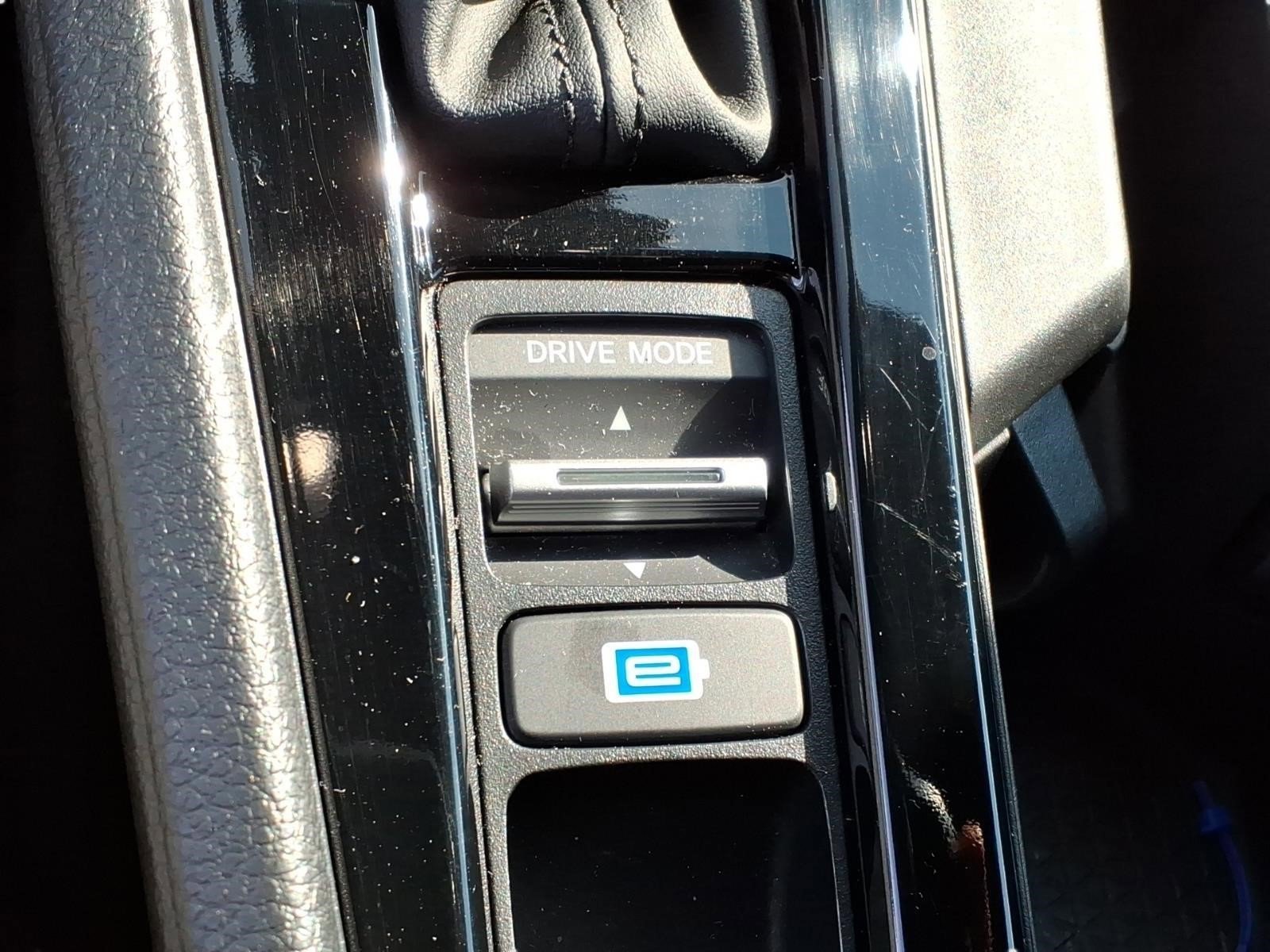 Used 2025  Honda Sport image 19