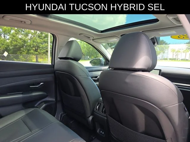 Used 2025 White Hyundai SEL Convenience image 12