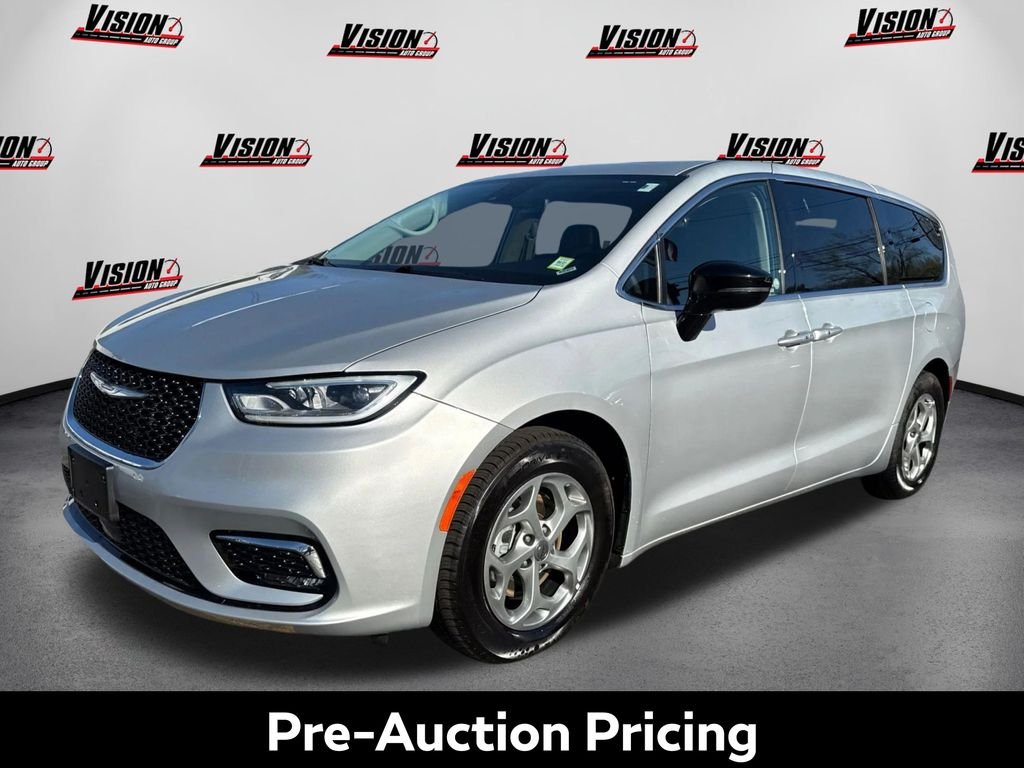 2024 Chrysler Pacifica Limited's photo