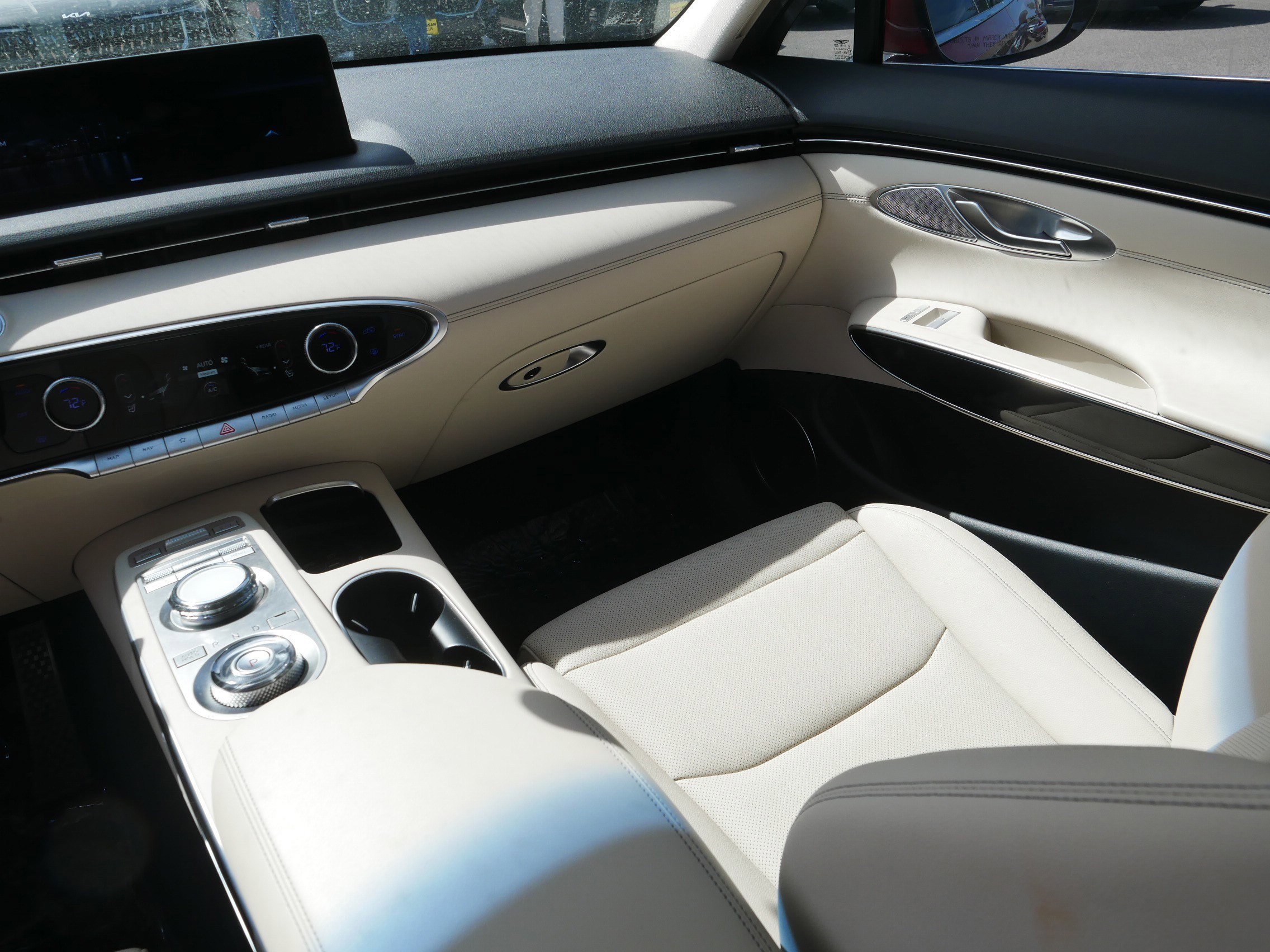 2022 GENESIS GV70 Standard - Photo 11