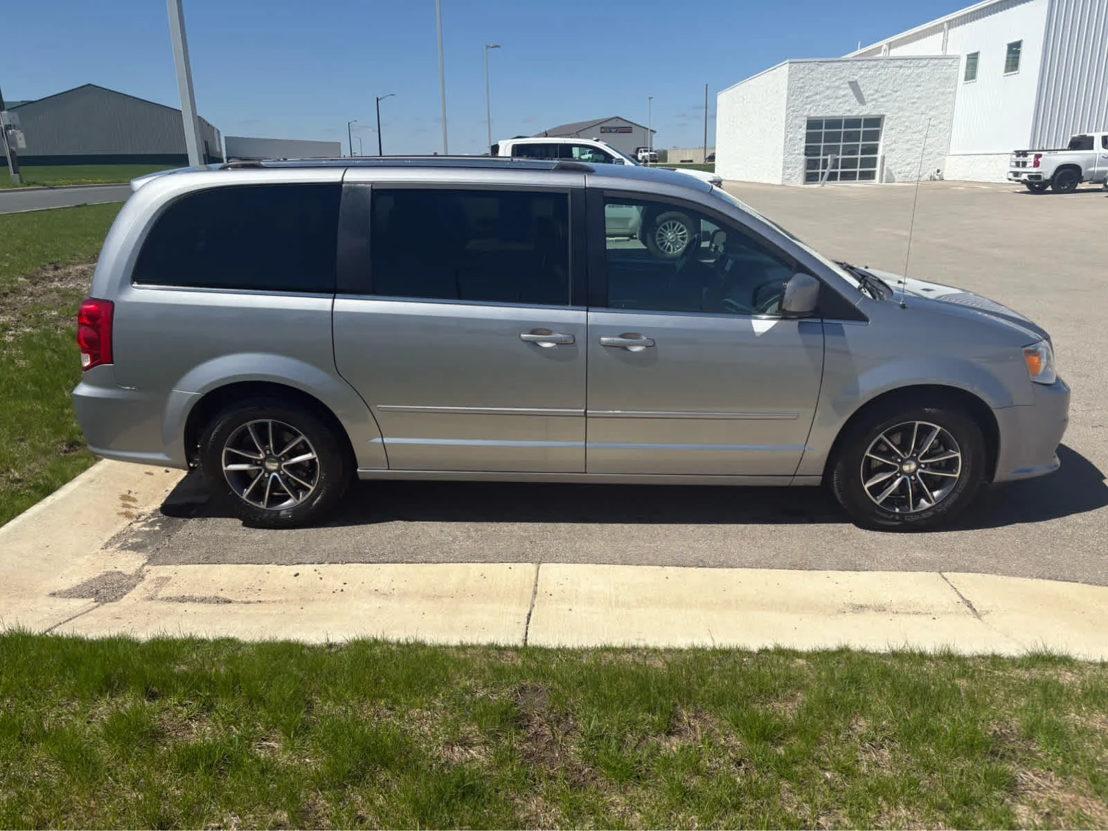 Used 2017 Dodge Grand Caravan SXT with VIN 2C4RDGCG2HR842000 for sale in Spring Valley, Minnesota