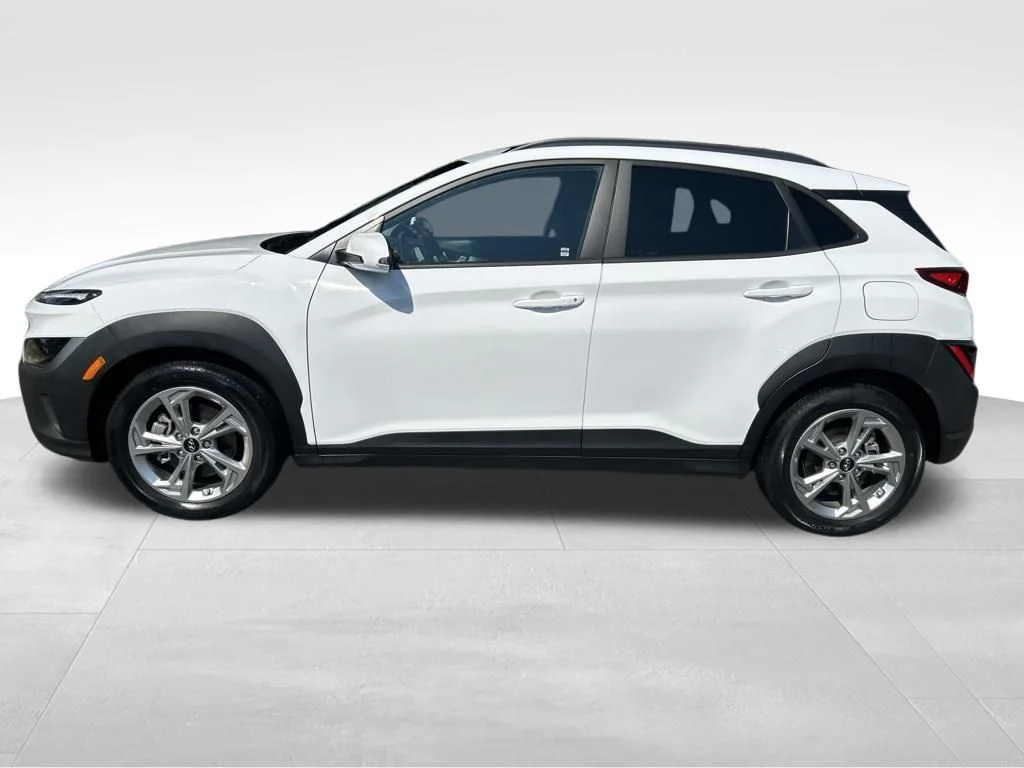 Used 2023 White Hyundai SEL image 2