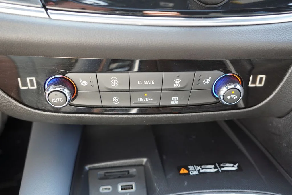 Used 2024 Ebony Twilight Metallic Buick Essence image 30