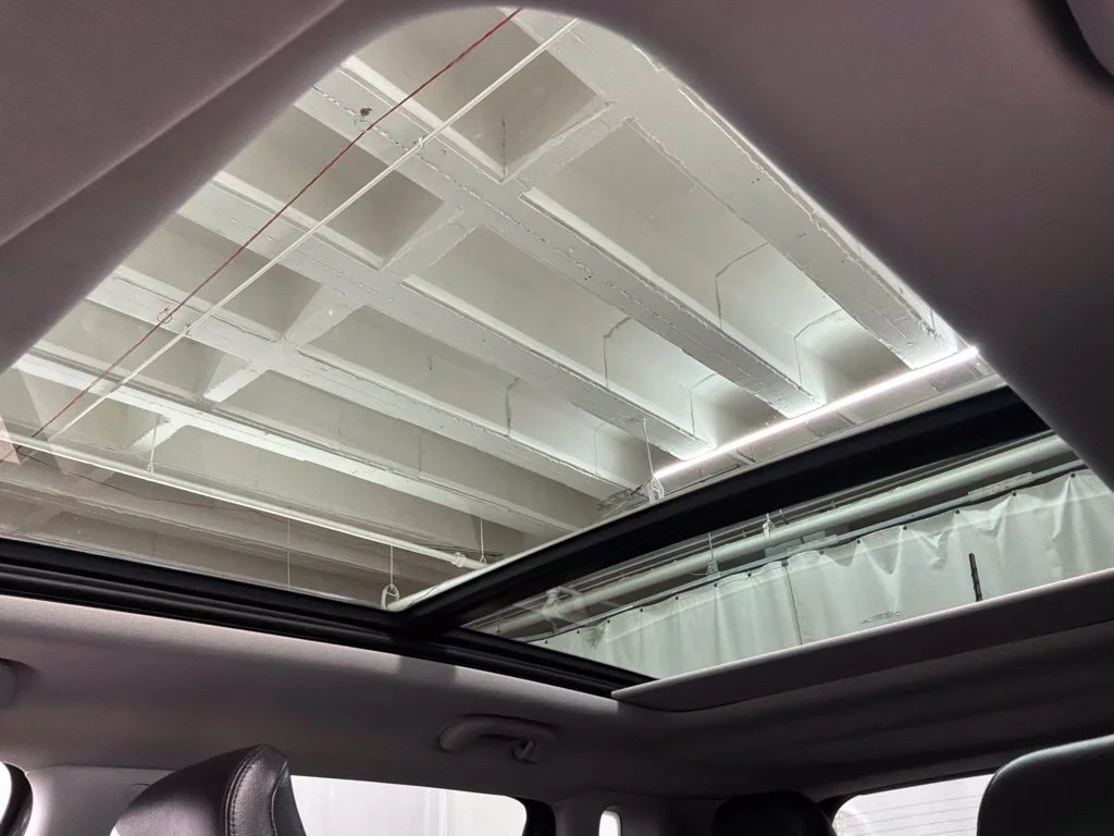 Used 2022 Crystal Metallic Jeep Latitude image 19