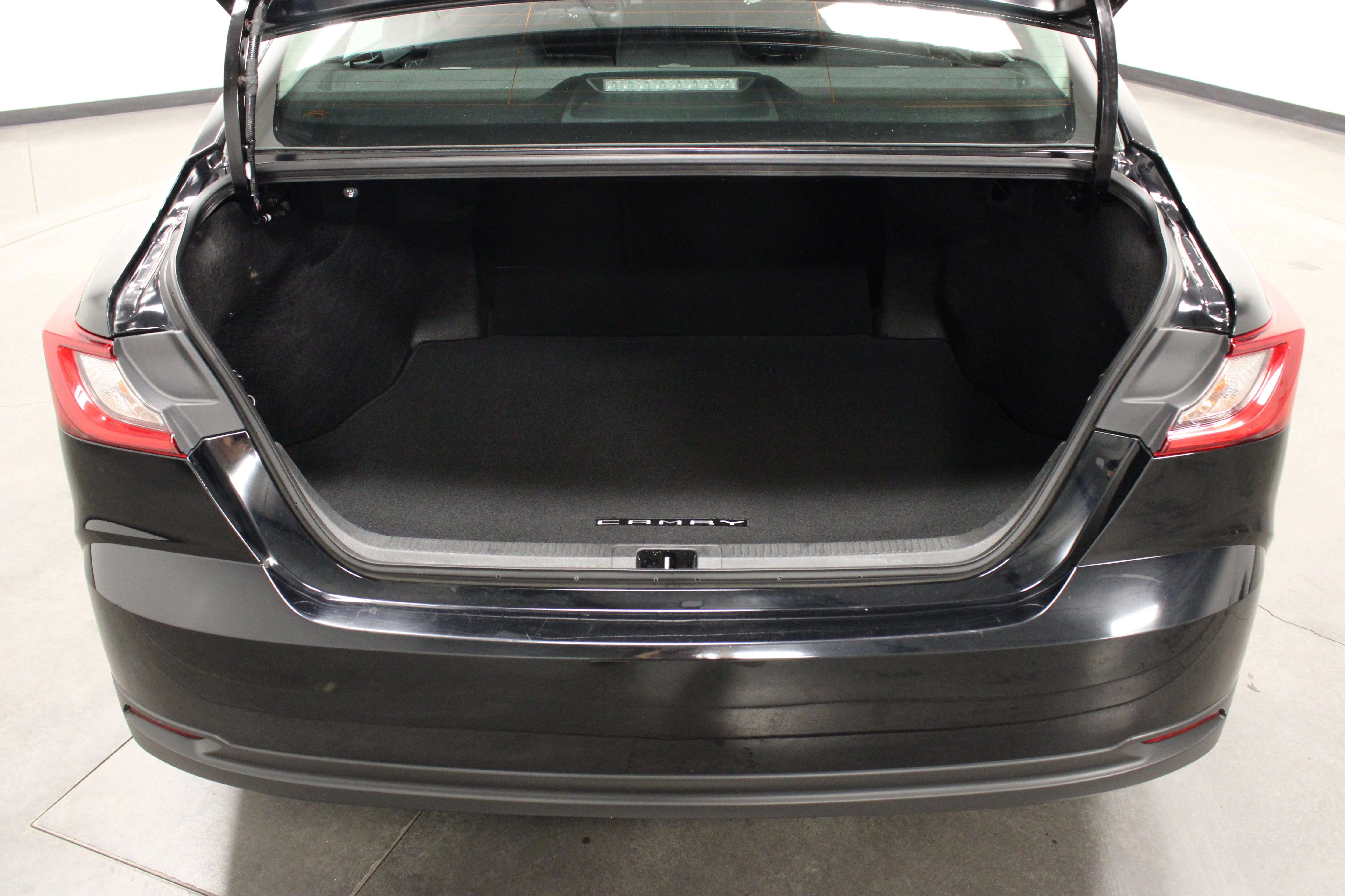 Used 2025 Midnight Black Metallic Toyota LE image 13