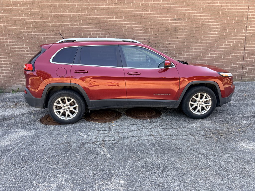 Used 2017 Deep Cherry Red Crystal Pearlcoat Jeep Latitude image 6