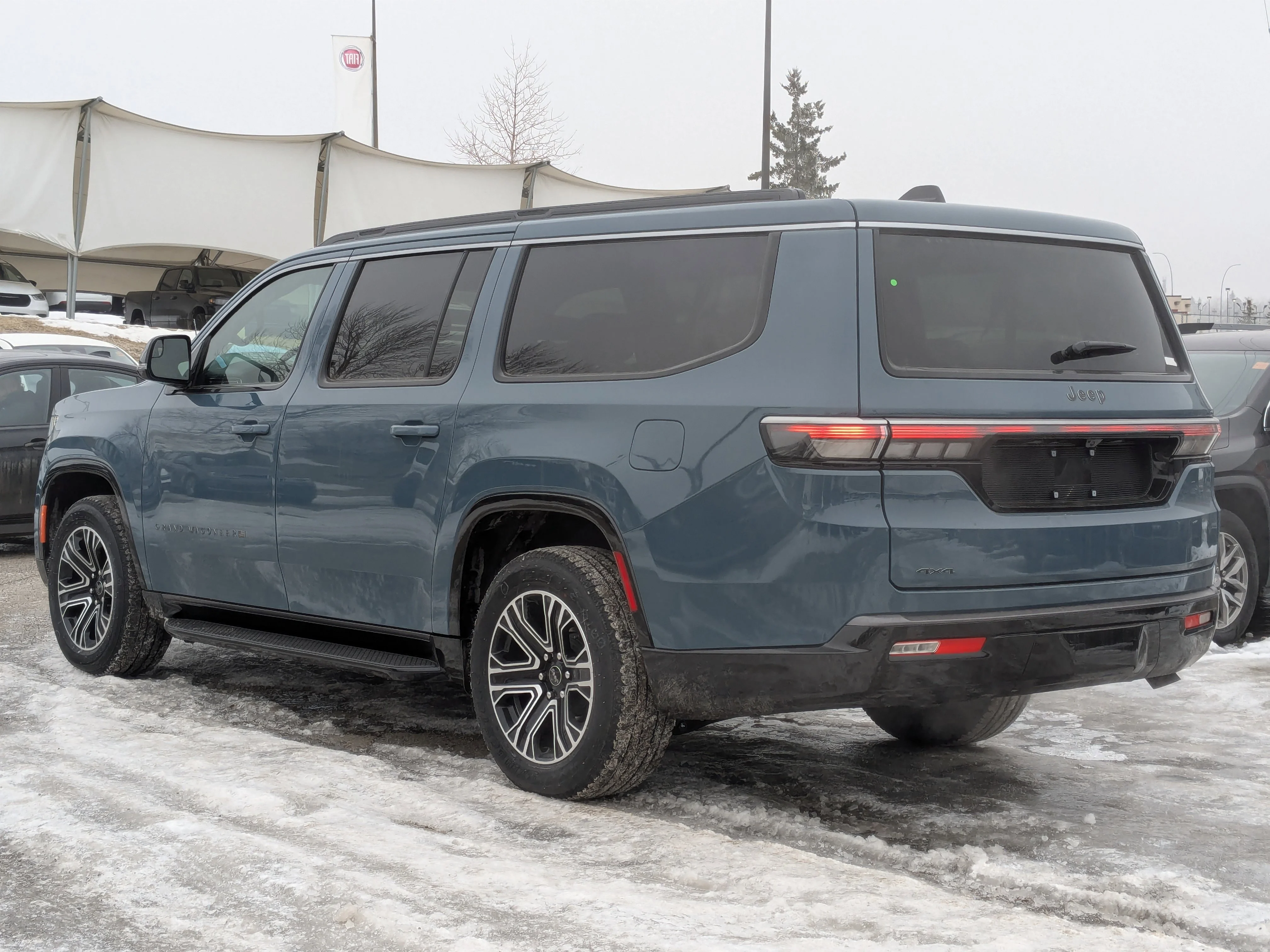 New 2026 Blue Jeep L - Hurricane SO Turbo - 8-Pass Seating - HD Trailer Tow - 12 Display - Vent Seats & More! image 6