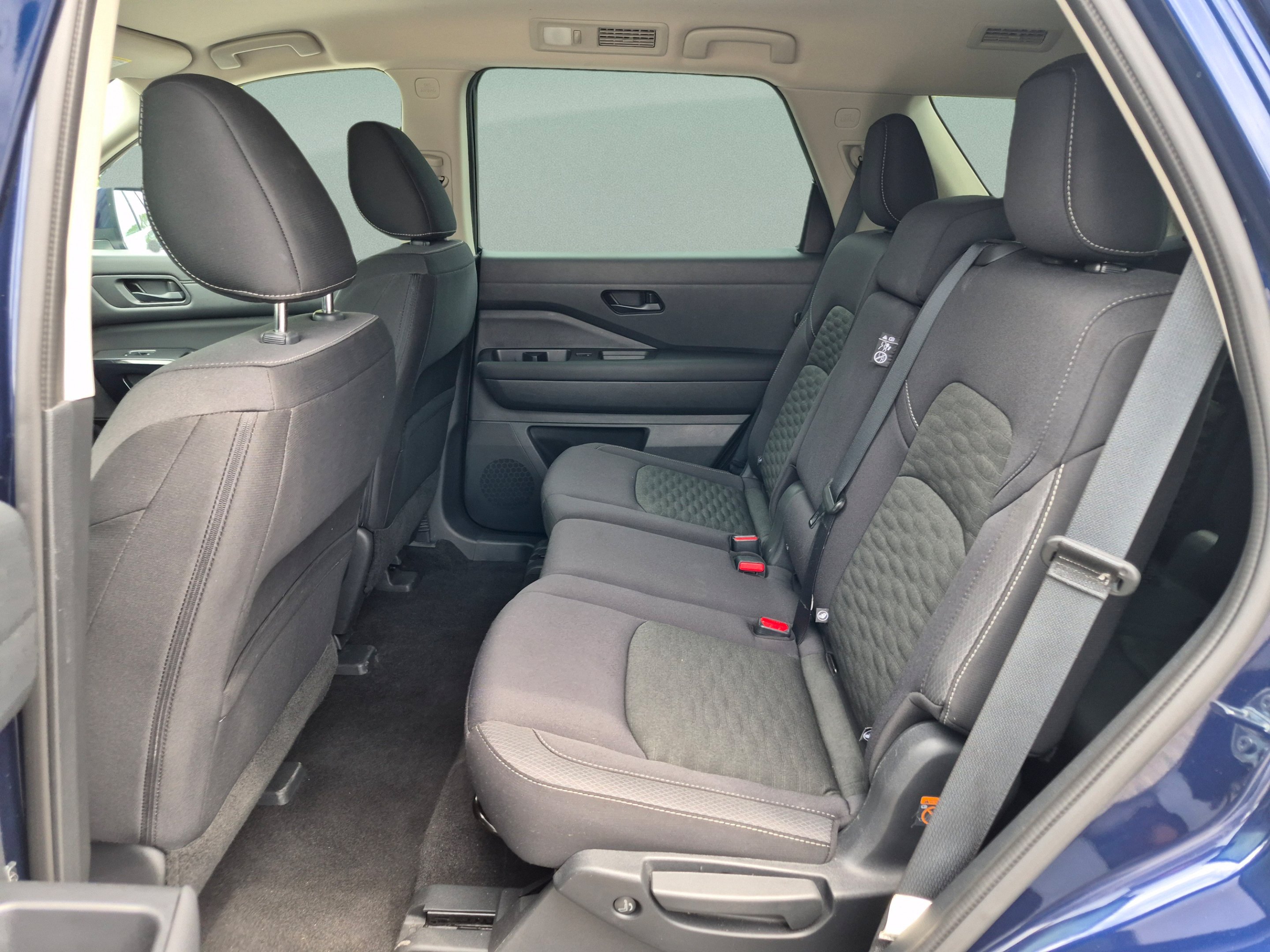 2025 Nissan Pathfinder SV - Photo 23