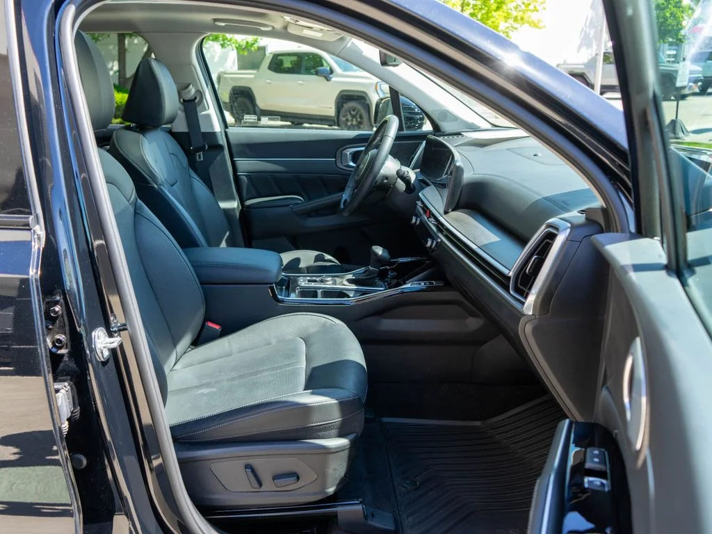 2025 Kia Sorento X-Line SX - Photo 10