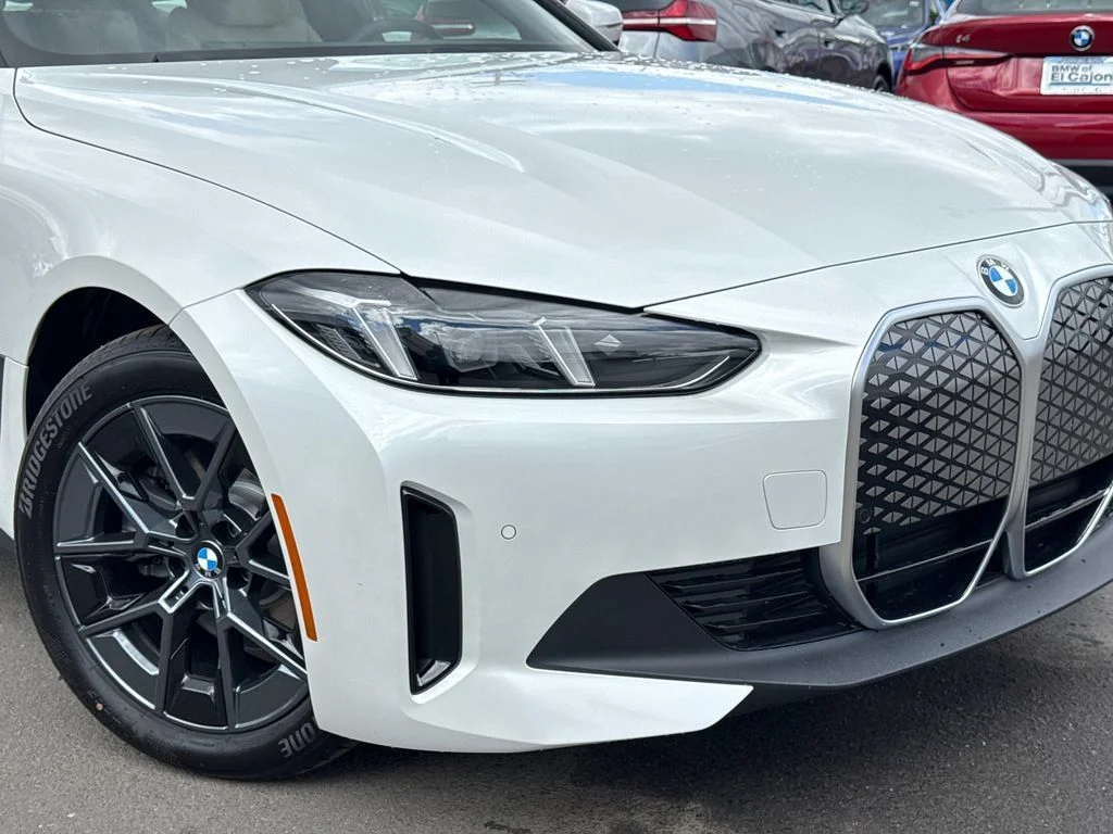New 2026 White BMW eDrive40 image 15
