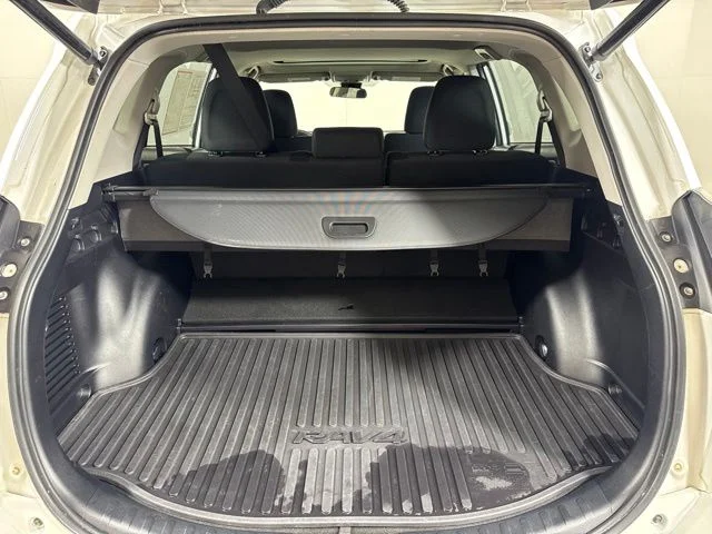 Used 2018 Super White Toyota XLE image 20