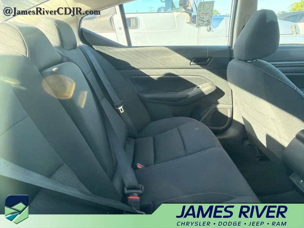 Used 2025 White Nissan 2.5 SV image 10