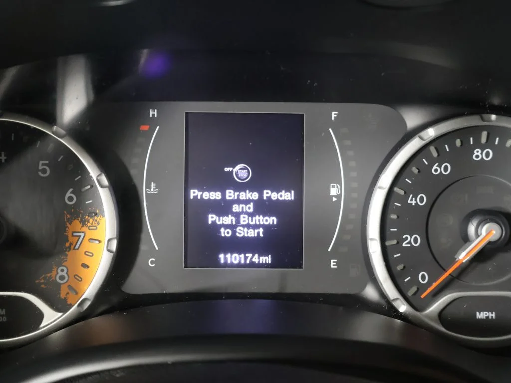 Used 2018 White Jeep Latitude image 34