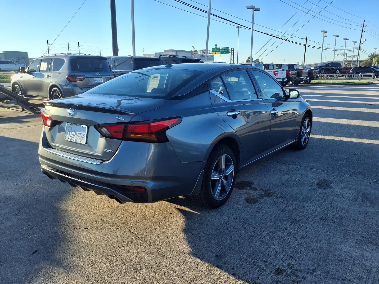 2022 Nissan Altima photo 2 of 26