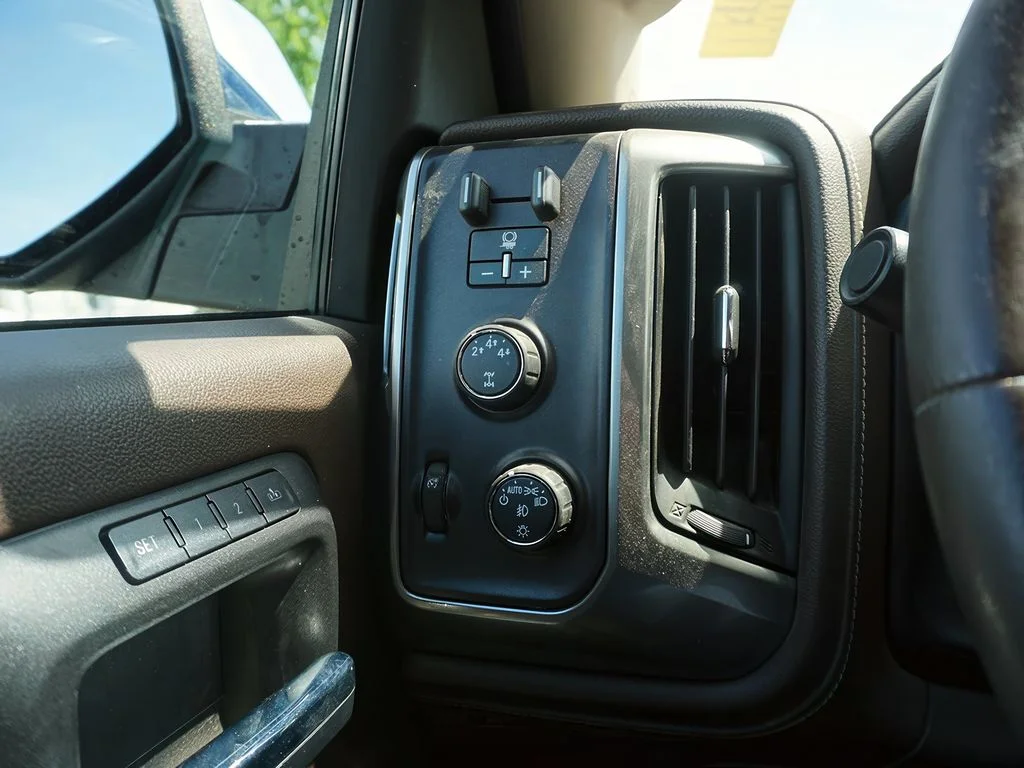Used 2015 DEEP OCEAN BLUE METALLIC Chevrolet LTZ image 20