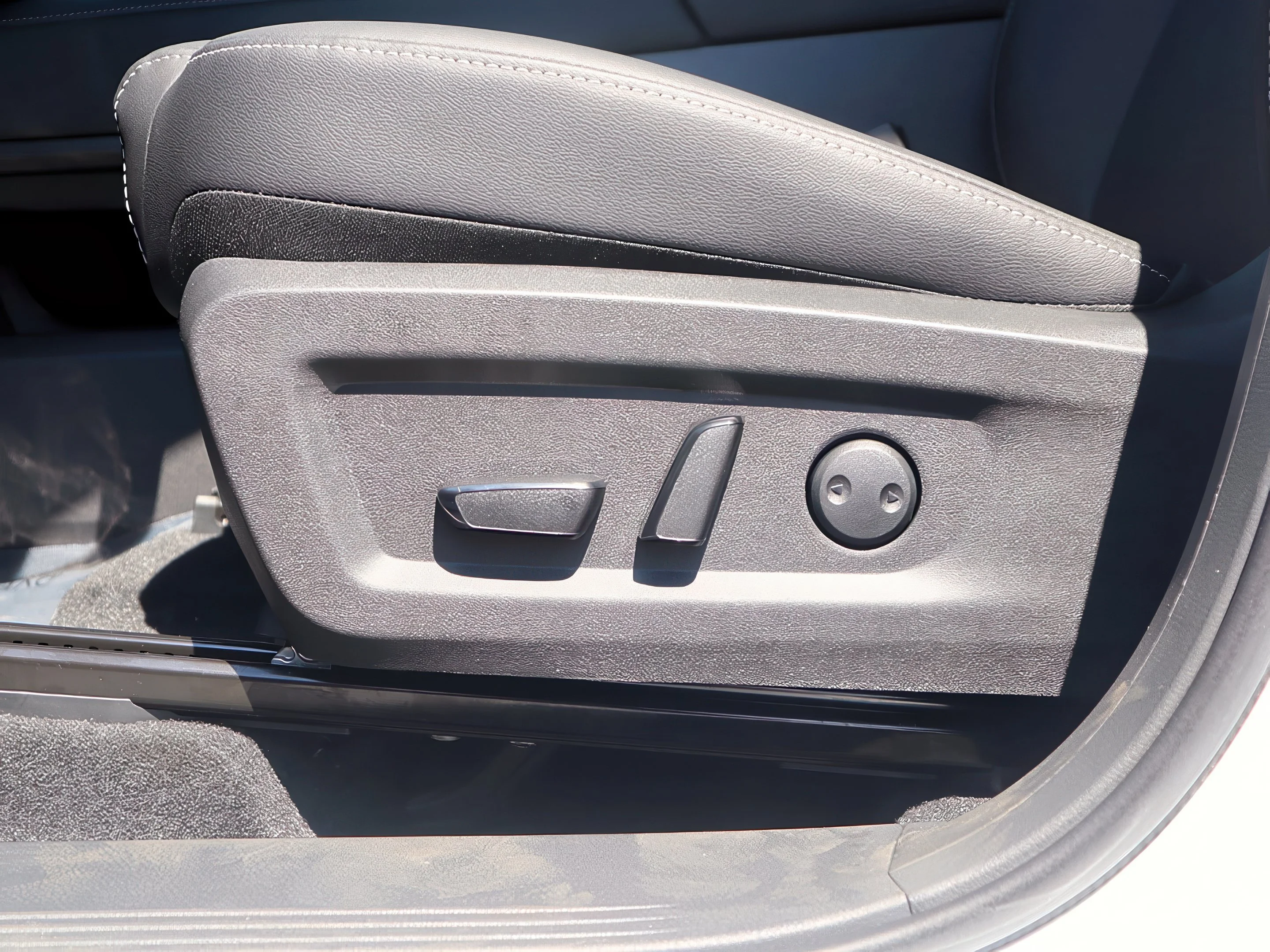 2025 Nissan Murano SV - Photo 14