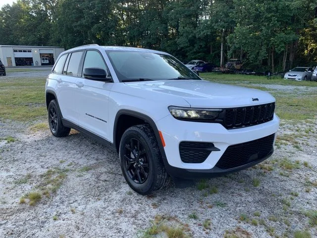 Used 2025 White Jeep Altitude image 2