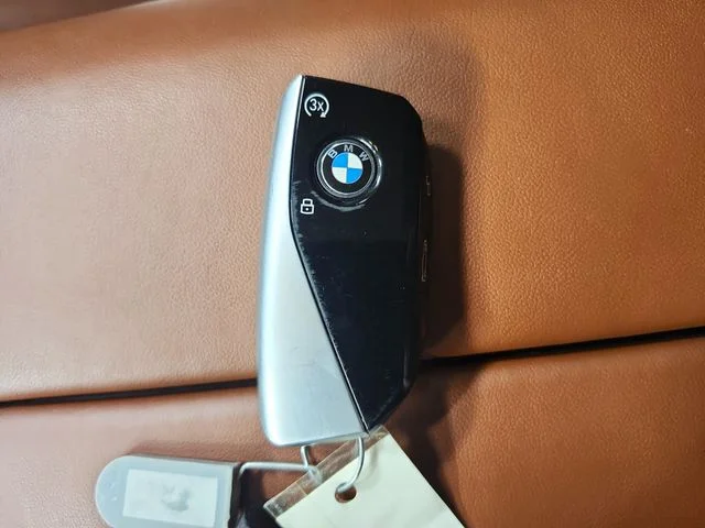 Used 2024 White BMW xDrive40i image 14