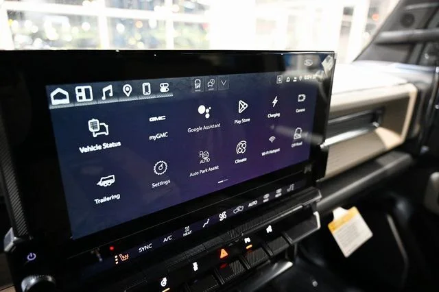 2026 GMC HUMMER EV 2X - Photo 14