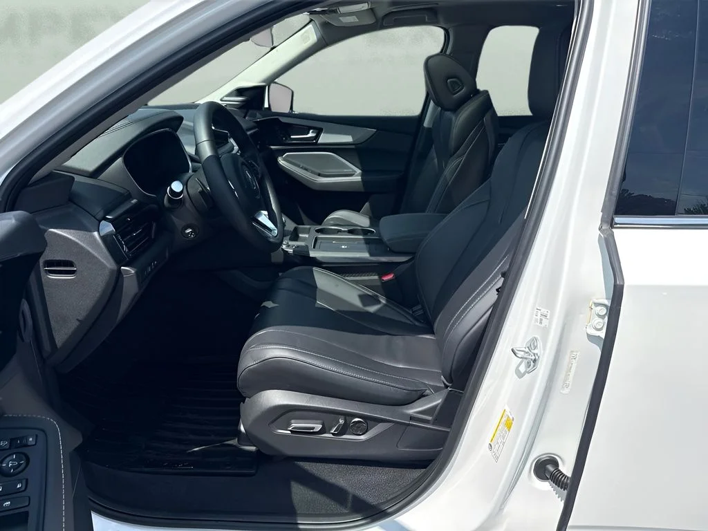 Used 2025 White Acura Technology Package image 5