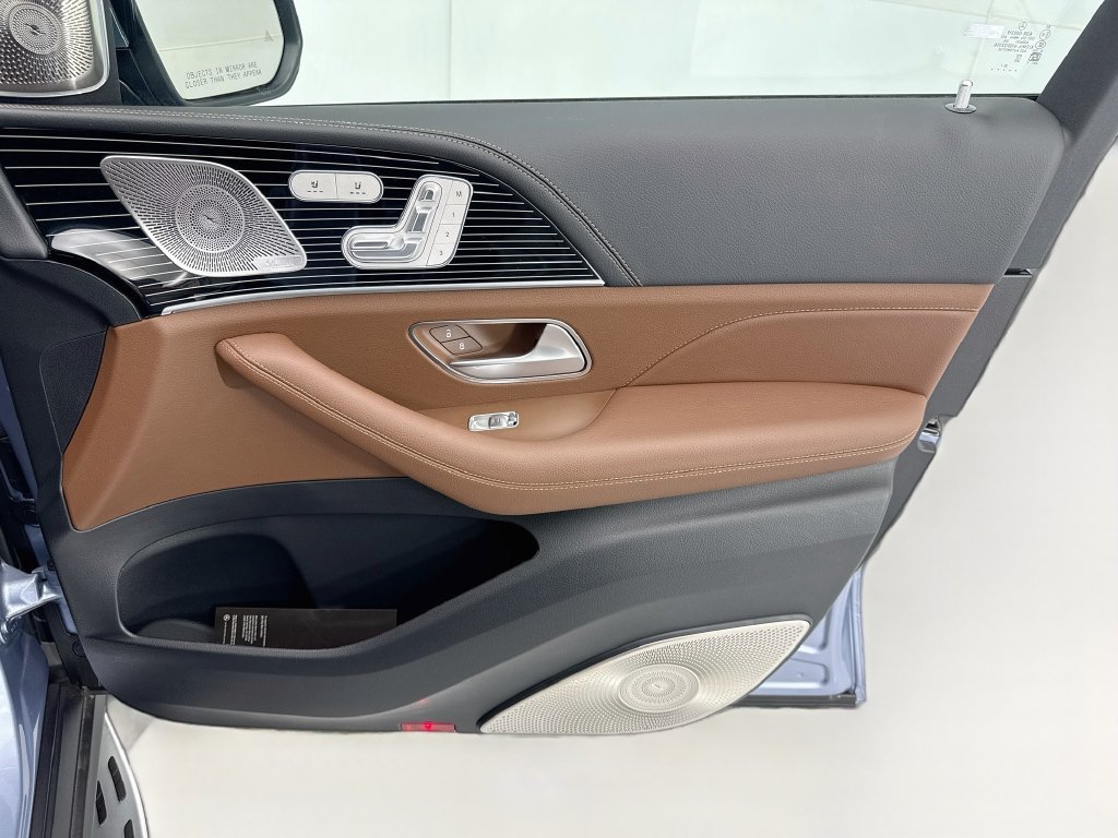 New 2026 MANUFAKTUR Light Blue Met Mercedes-Benz GLS 450 image 24