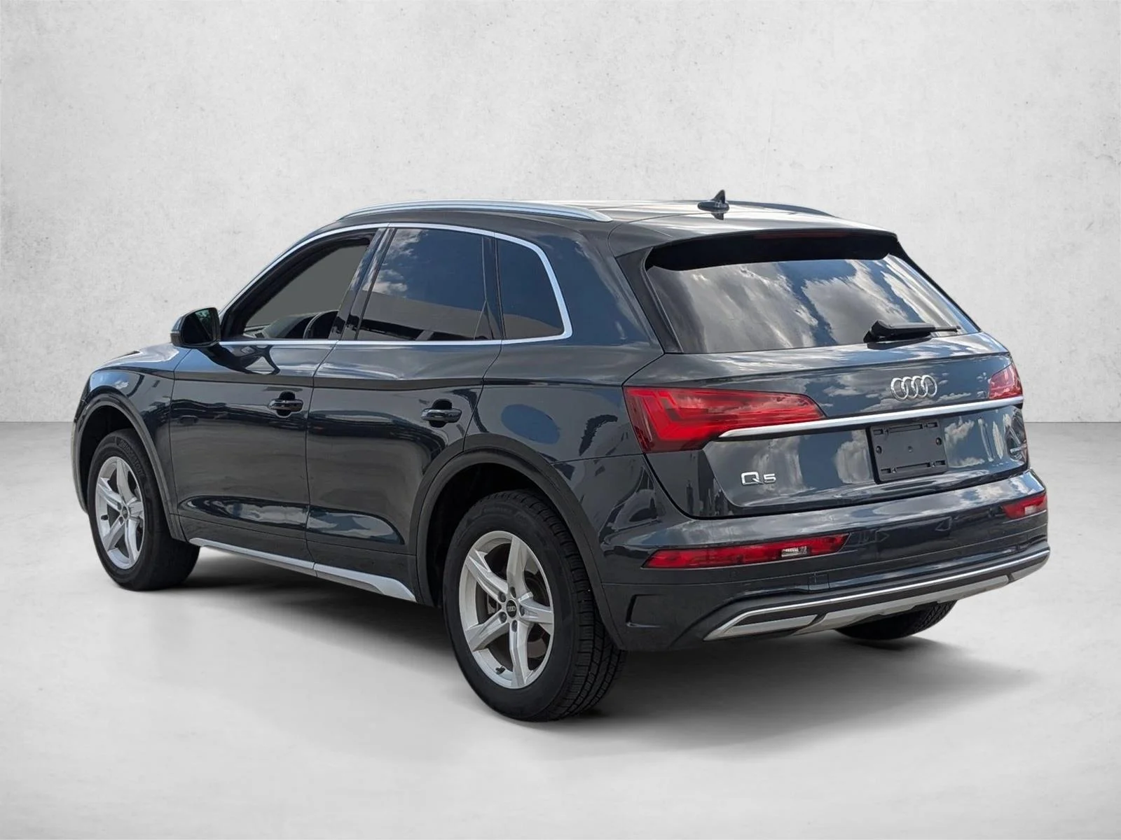 Used 2021 Manhattan Gray Metallic Audi Premium image 7