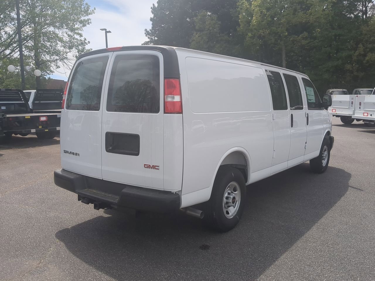 New 2025 Summit White GMC Work Van image 8