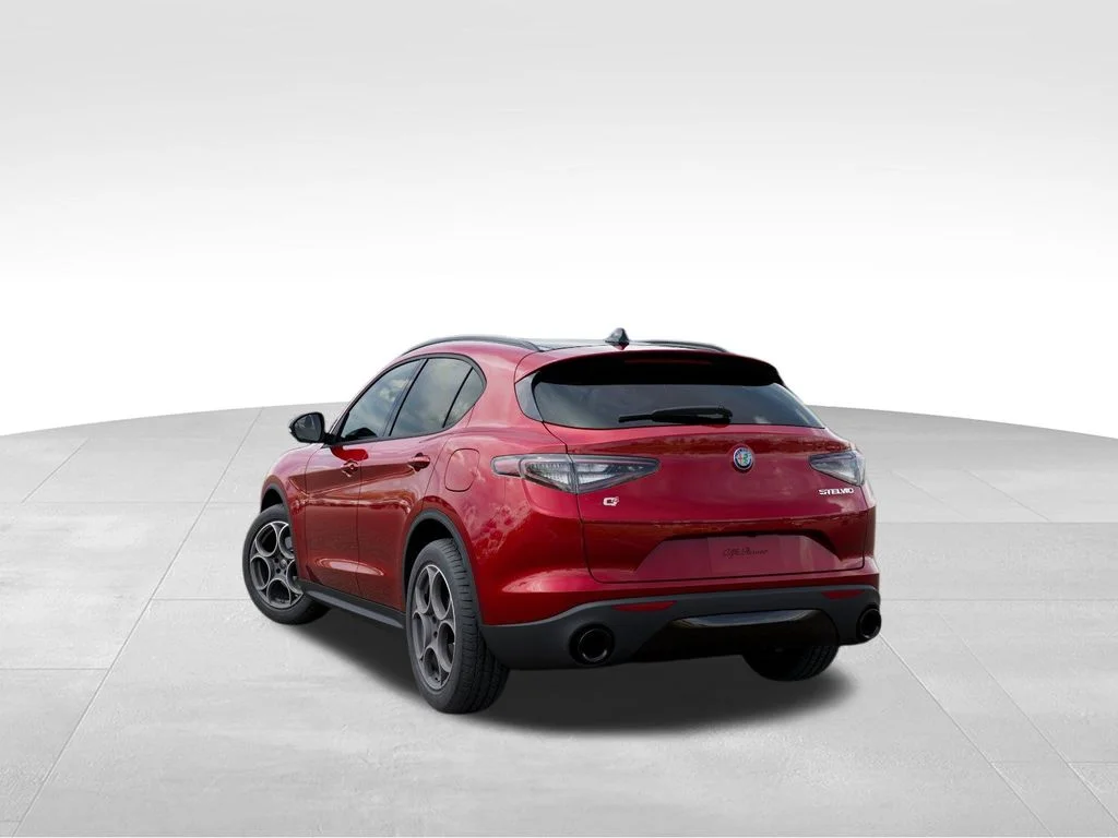 New 2025 Red Alfa Romeo Base image 3