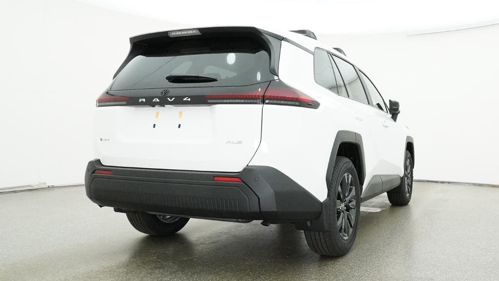 New 2026 Ice Cap Toyota XLE Premium image 15