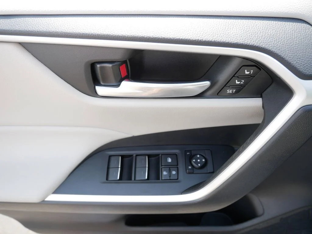 Used 2023 Silver Toyota XLE Premium image 17