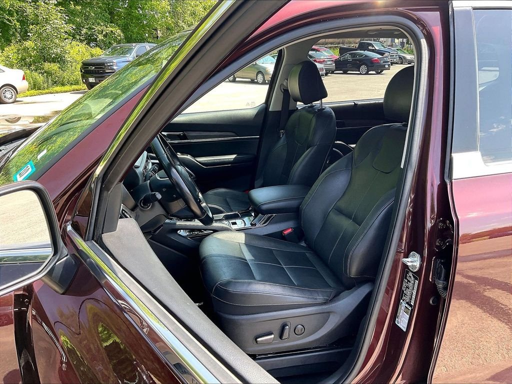 Used 2022 Purple Kia EX image 10