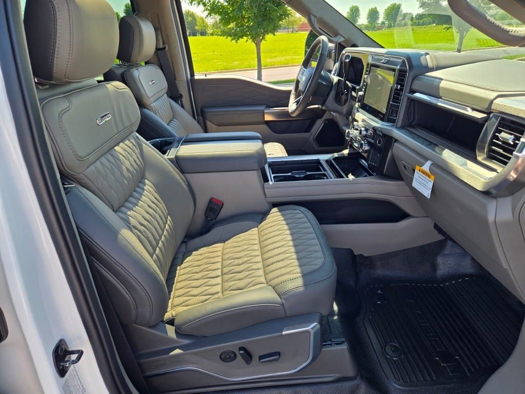 New 2026 Star White Metallic Tri-Coat Ford F-250® Platinum® image 7