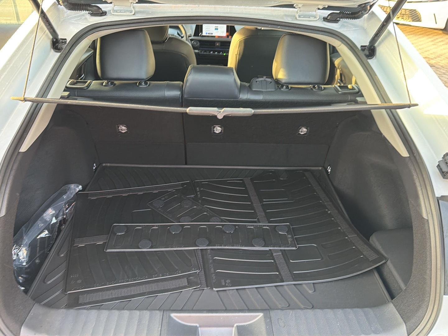 Certified Used 2025 Wind Chill Pearl Toyota XLE image 33