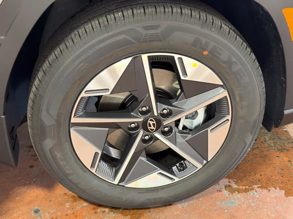 New 2026 Shimmering Silver Hyundai SEL image 9