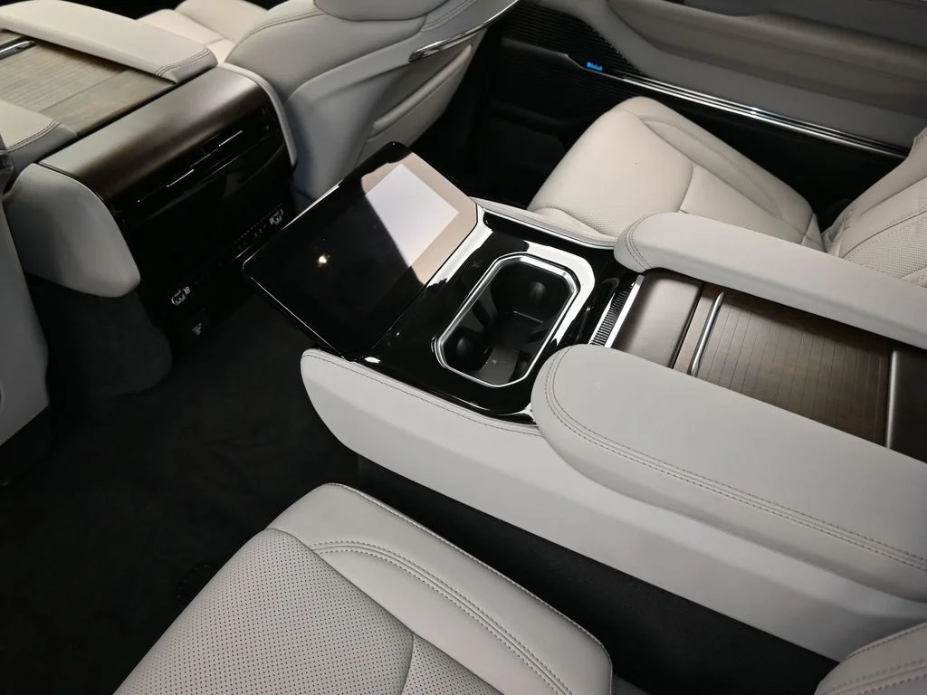 Used 2024 Diamond Black Crystal Pearlcoat Jeep Base image 47