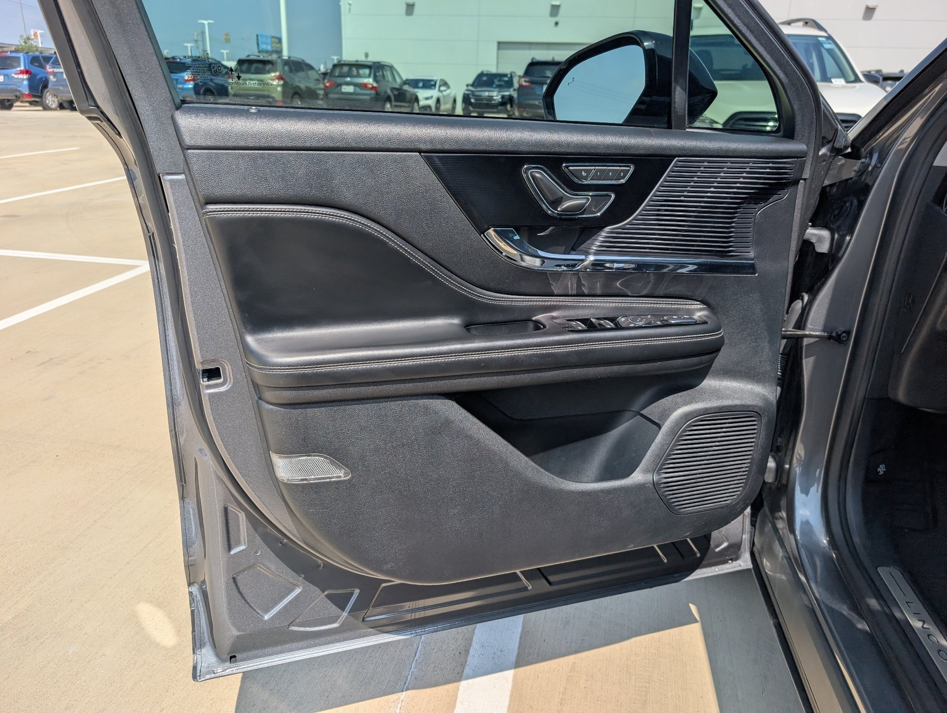 Used 2021 Gray Lincoln Standard image 21