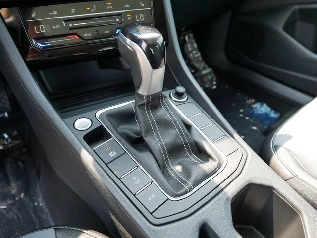 2025 Volkswagen Jetta SE - Photo 11
