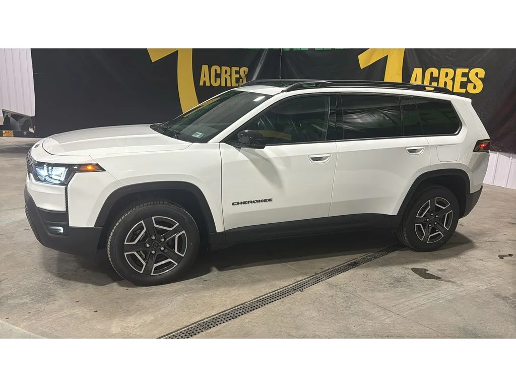 New 2026 Bright White Clear-Coat Exterior Paint Jeep Limited image 11