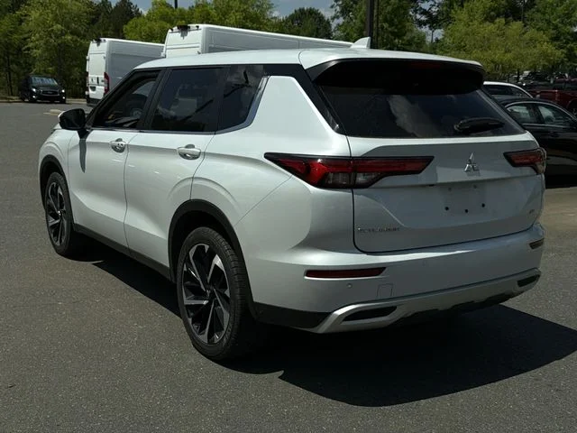 Used 2024 Silver Mitsubishi  image 3