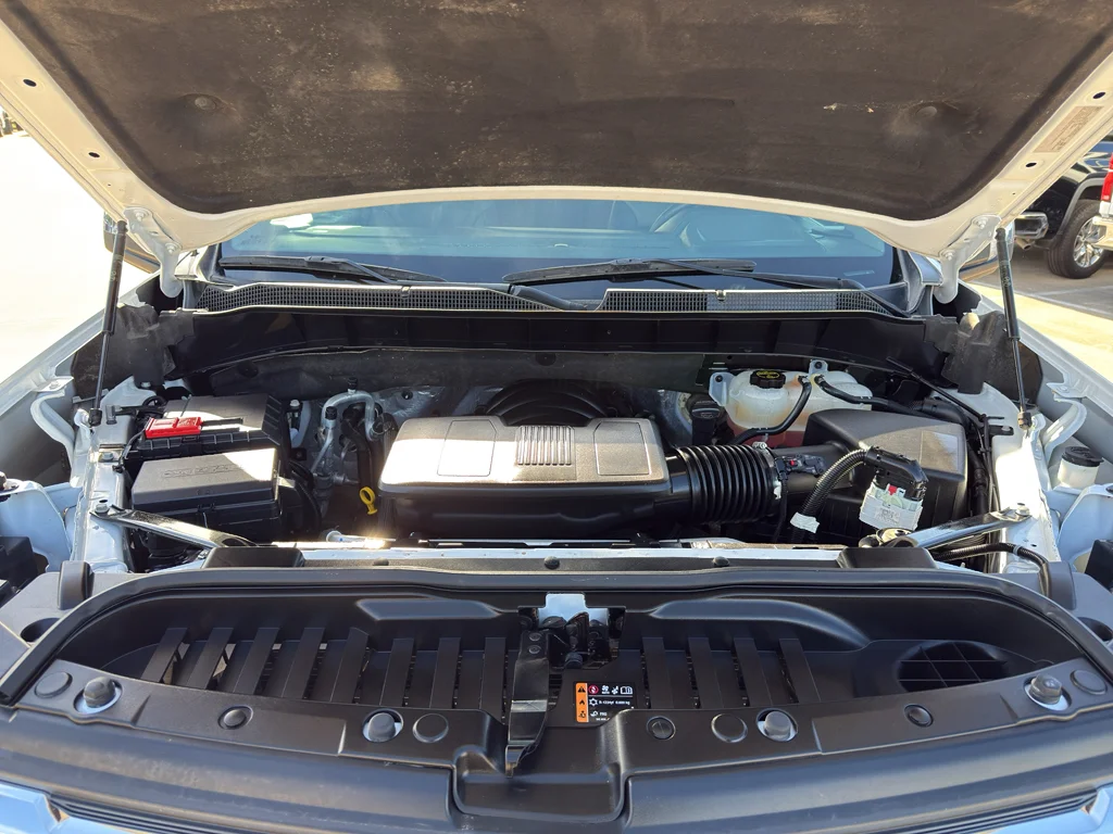 Used 2025 Summit White Chevrolet LTZ image 31