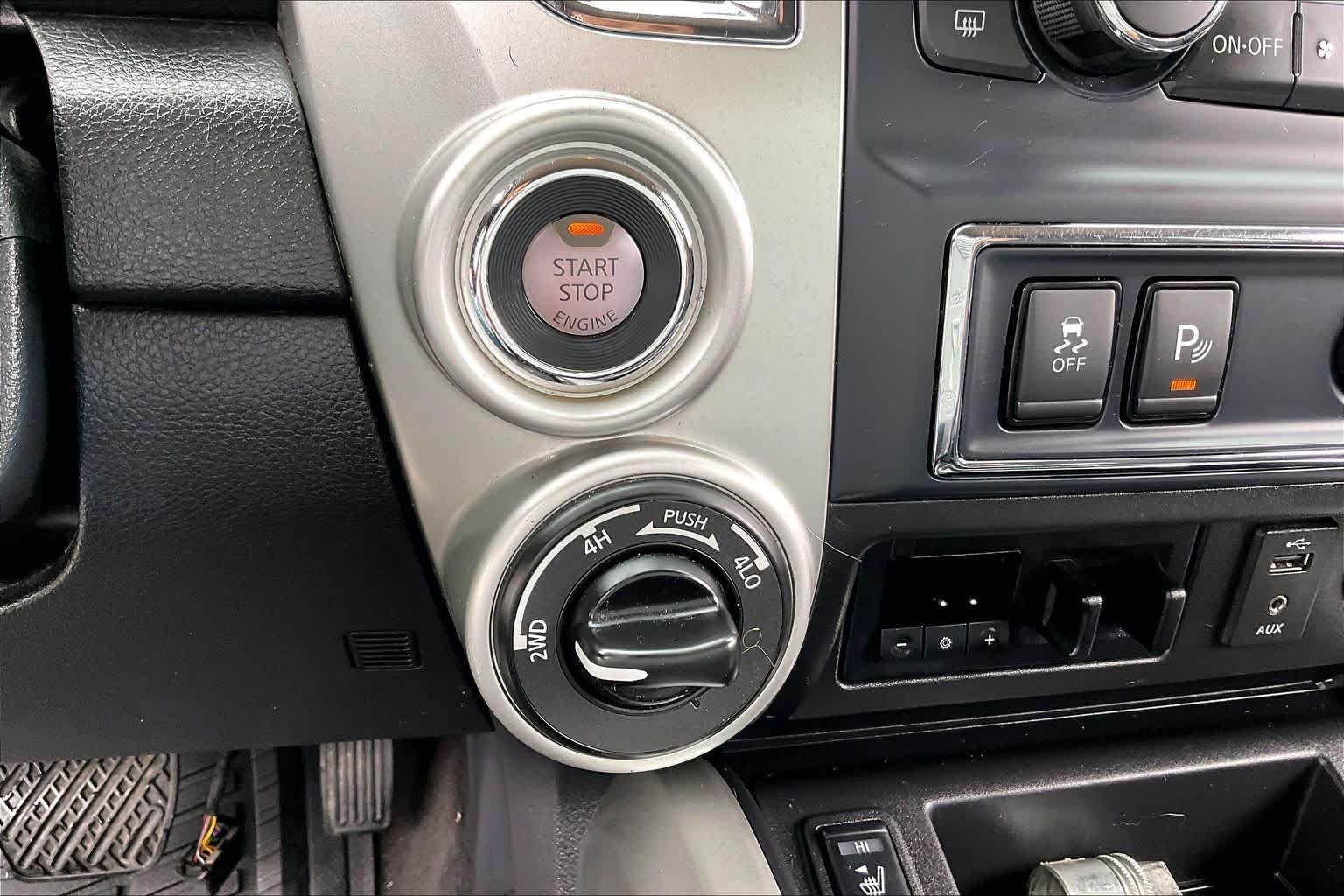 Used 2018 Brilliant Silver Nissan SV image 31