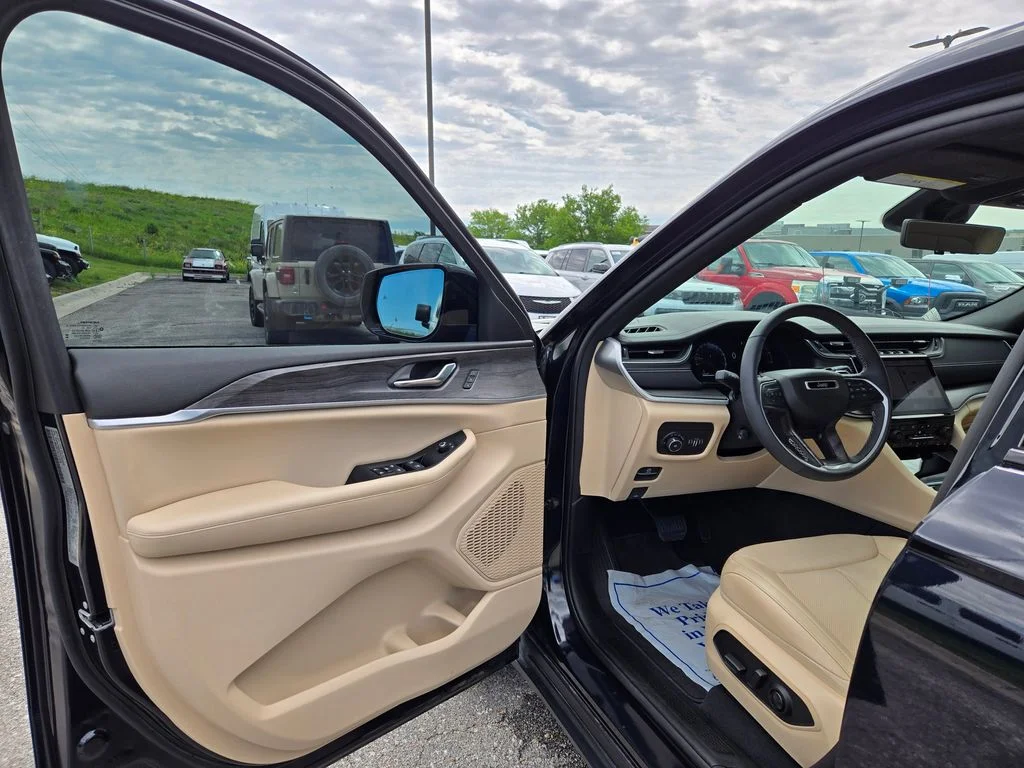 Used 2024 Black Jeep Limited image 14