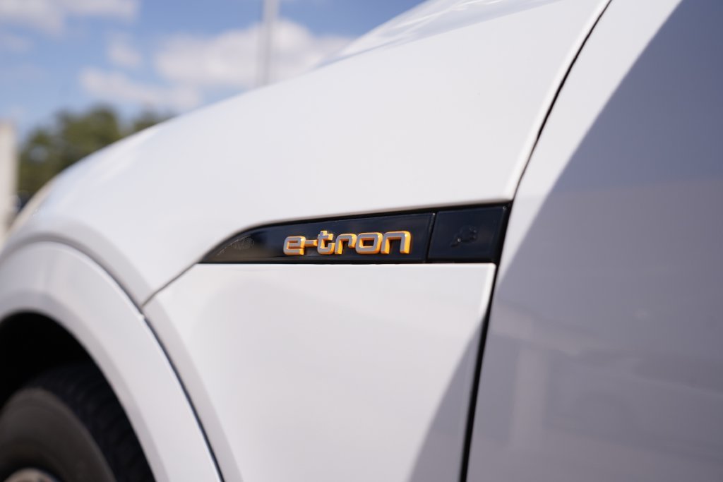 Used 2021  Audi Premium Plus image 4