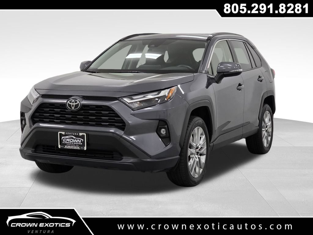 Used 2023 Gray Toyota XLE Premium image 3