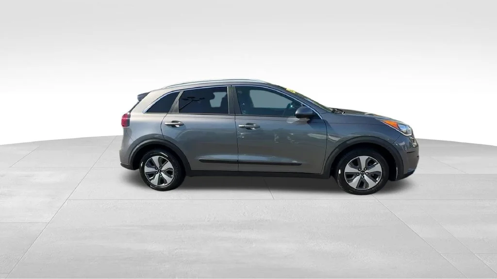 Used 2018 Gray Kia LX image 8